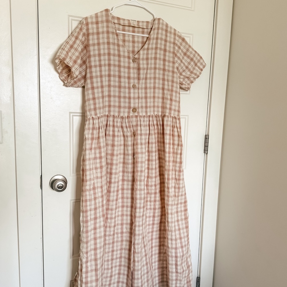 Elegant Plaid Midi Dress in Cream and rust